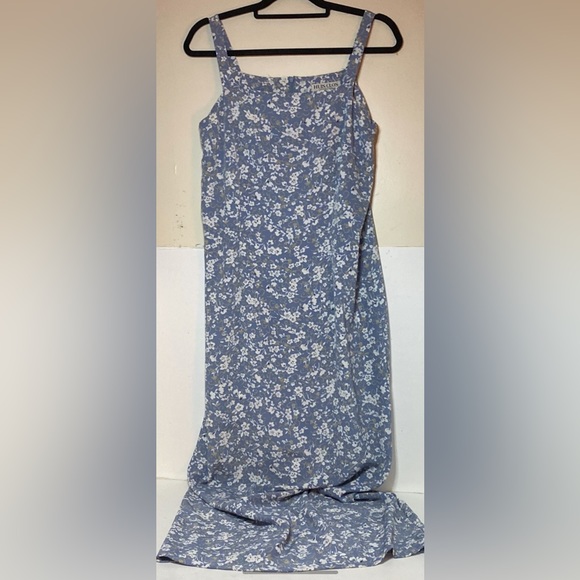 Huisclos Dresses & Skirts - Huisclos collection, woman’s bluedress size 12 maxi 100% polyester, flower print